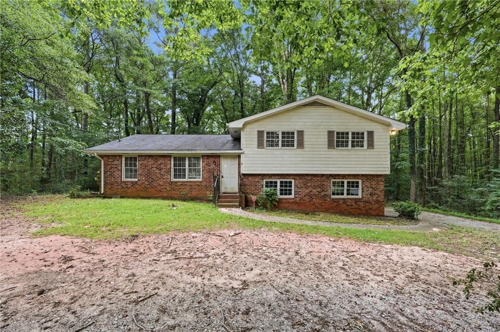 3 bedroom, 2 bathroom, 1,698 sq ft single family residence for sale at 328 Fayette Villa Court, Fayetteville, GA 30214