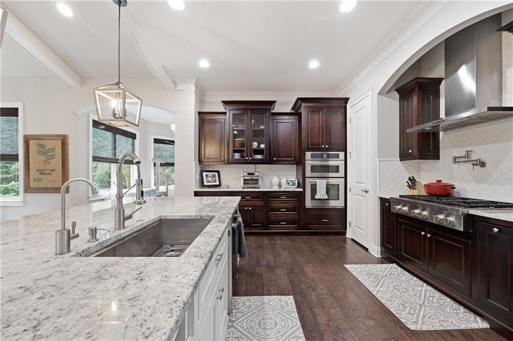 6 bedroom, 5 bathroom, 5,929 sq ft single family residence under contract at 126 Windfields Lane, Woodstock, GA 30188 — photo 3