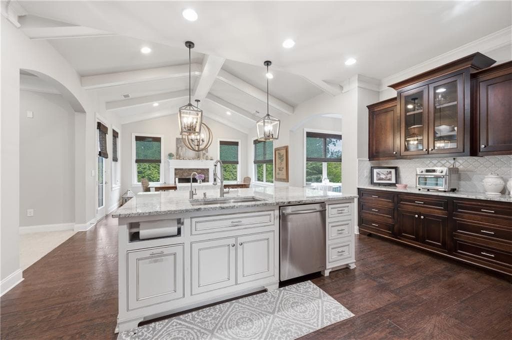 6 bedroom, 5 bathroom, 5,929 sq ft single family residence under contract at 126 Windfields Lane, Woodstock, GA 30188 — photo 5
