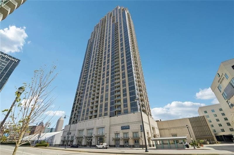 3 bedroom, 3 bathroom, 2,014 sq ft condominium for sale at 270 17th Street 3801, Atlanta, GA 30363 — photo 1 of 45