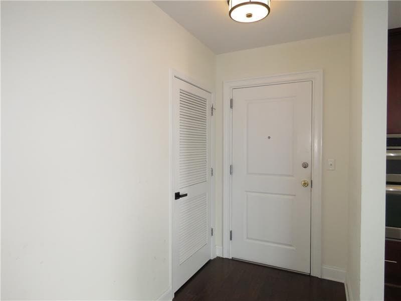3 bedroom, 3 bathroom, 2,014 sq ft condominium for sale at 270 17th Street 3801, Atlanta, GA 30363 — photo 2