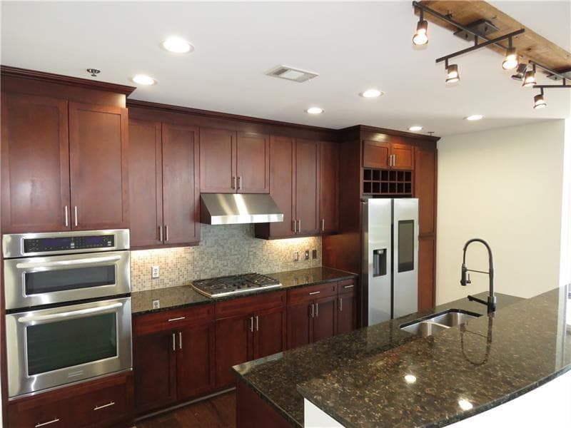3 bedroom, 3 bathroom, 2,014 sq ft condominium for sale at 270 17th Street 3801, Atlanta, GA 30363 — photo 3