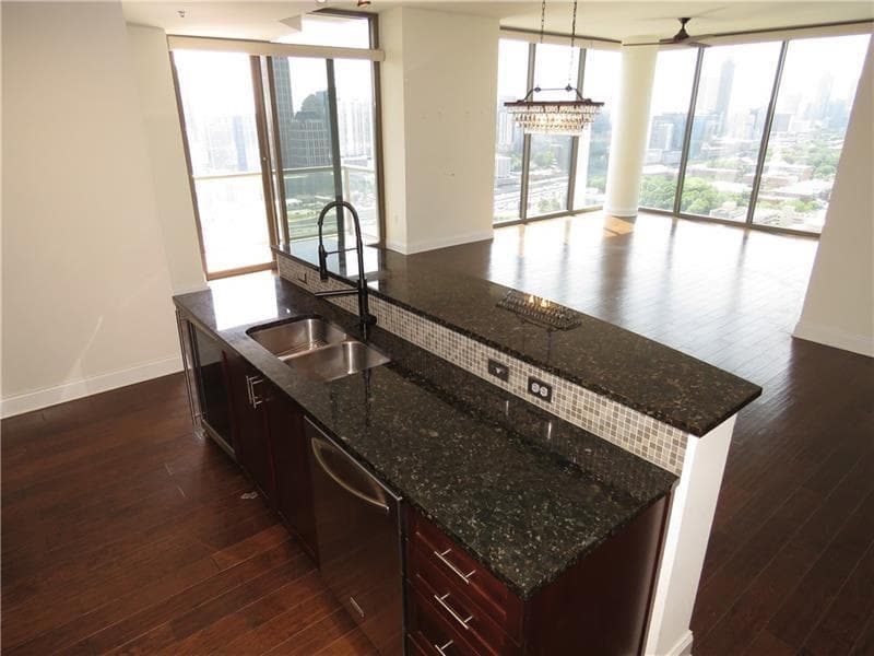 3 bedroom, 3 bathroom, 2,014 sq ft condominium for sale at 270 17th Street 3801, Atlanta, GA 30363 — photo 6