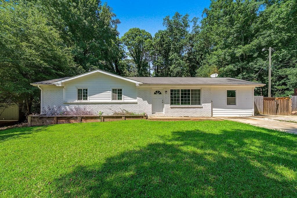 4 bedroom, 2 bathroom, 1,260 sq ft single family residence for sale at 3740 Lavilla Drive, Powder Springs, GA 30127 — photo 1 of 25