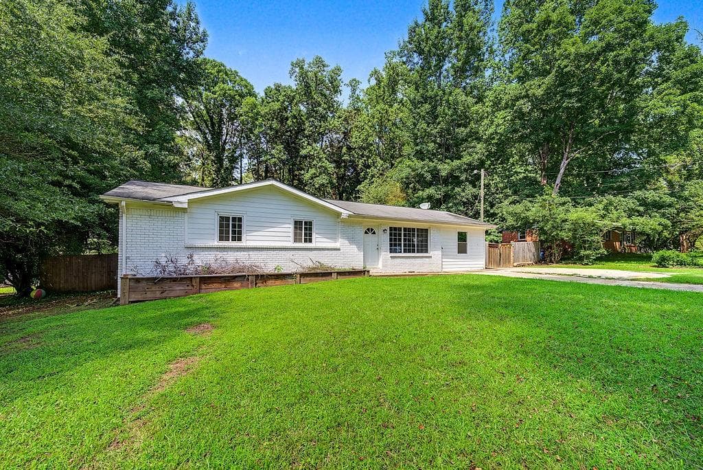 4 bedroom, 2 bathroom, 1,260 sq ft single family residence for sale at 3740 Lavilla Drive, Powder Springs, GA 30127 — photo 2