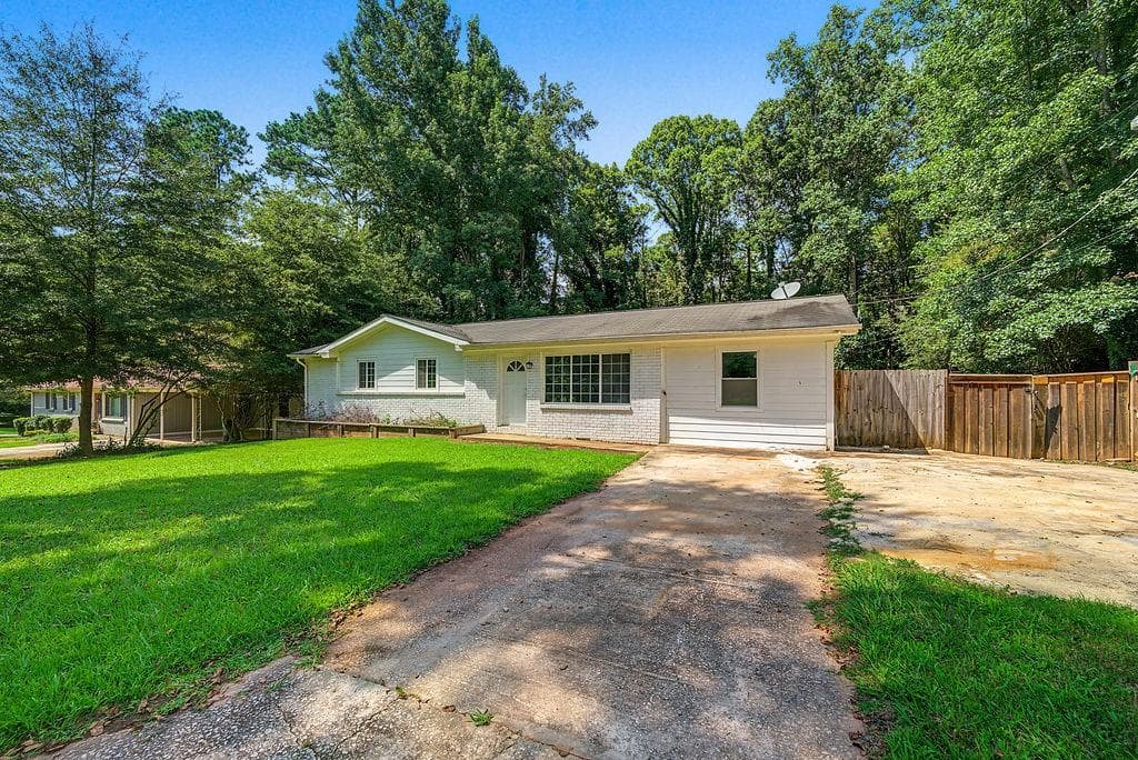 4 bedroom, 2 bathroom, 1,260 sq ft single family residence for sale at 3740 Lavilla Drive, Powder Springs, GA 30127 — photo 3