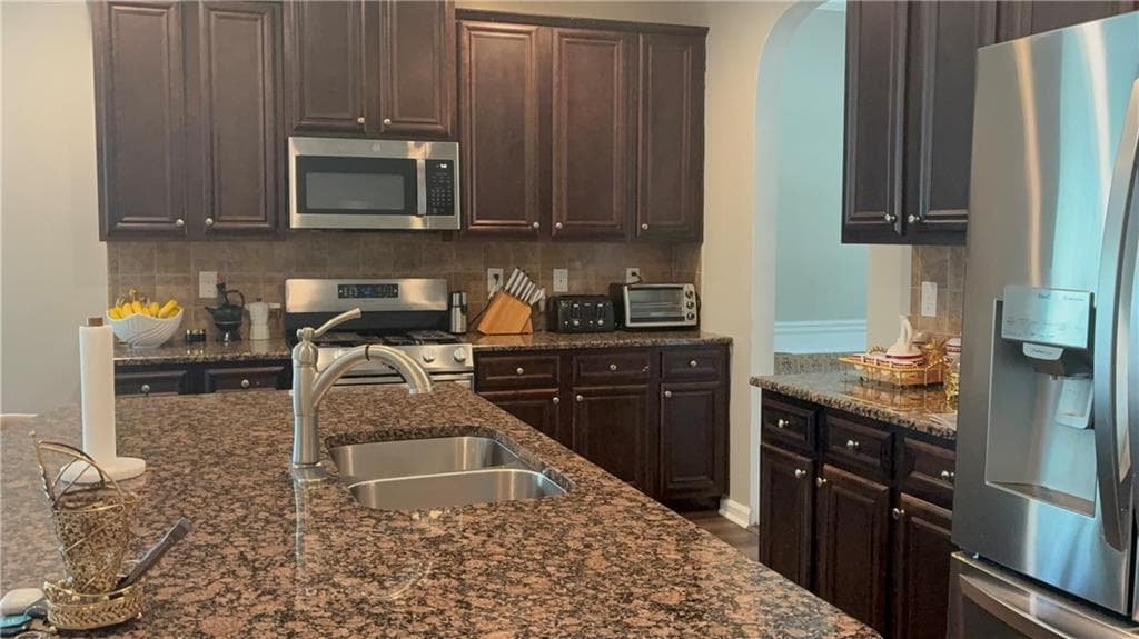 4 bedroom, 2 bathroom, 2,782 sq ft single family residence for rent at 1301 Rose Terrace Circle, Loganville, GA 30052 for $2,500 a month — photo 4
