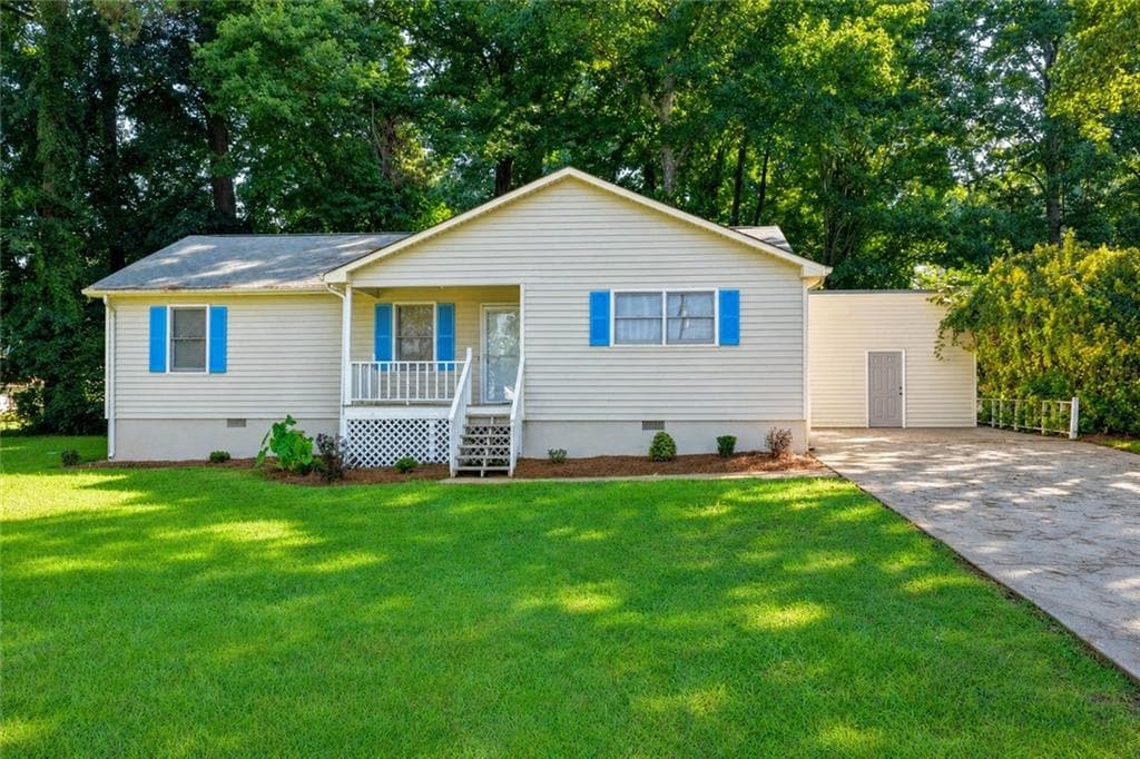 3 bedroom, 2 bathroom, 1,418 sq ft single family residence for sale at 5211 Ponderosa Farm Road, Gainesville, GA 30507 — photo 1 of 14