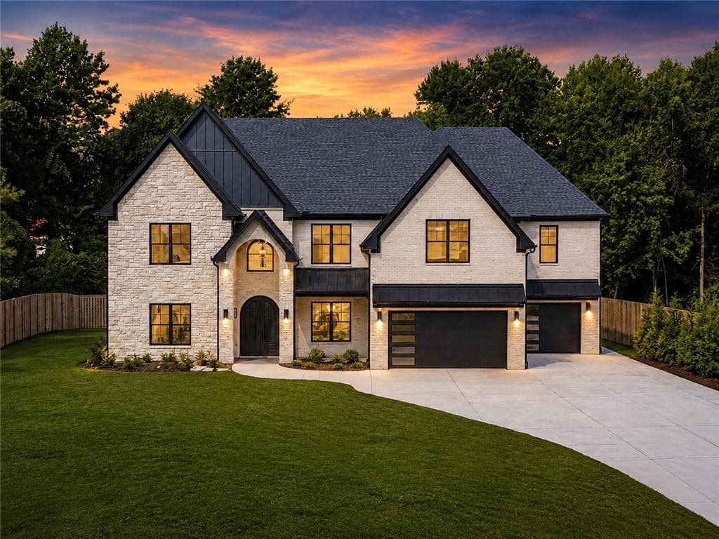 5 bedroom, 7 bathroom, 7,181 sq ft single family residence under contract at 3275 Smithtown Road, Suwanee, GA 30024 — photo 3