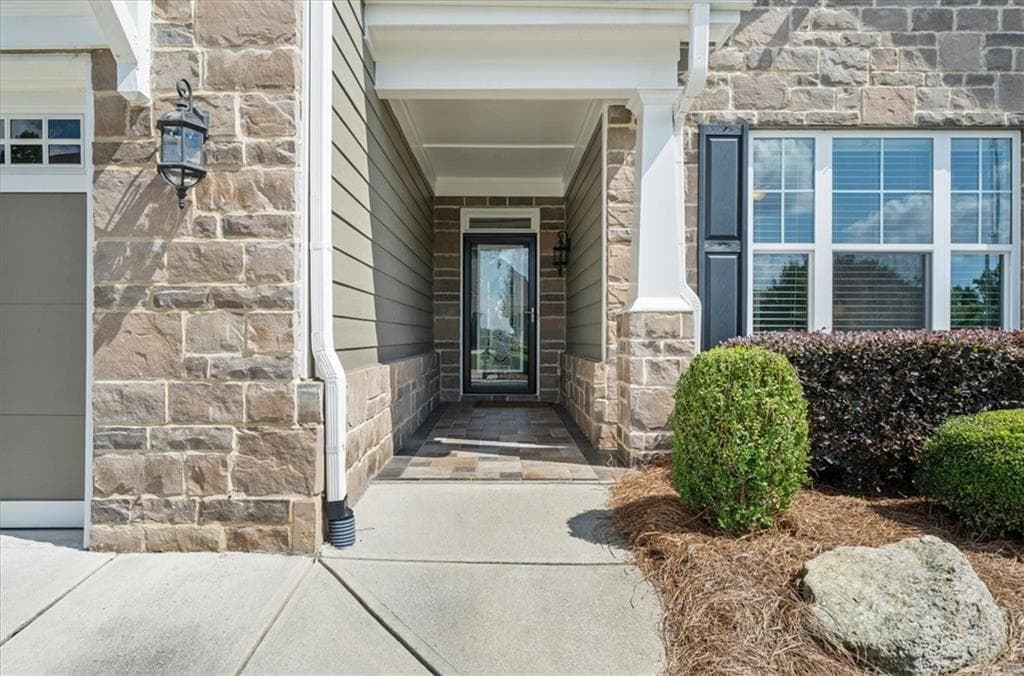 3 bedroom, 3 bathroom, 2,350 sq ft single family residence under contract at 3457 Locust Cove Road, Gainesville, GA 30504 — photo 3
