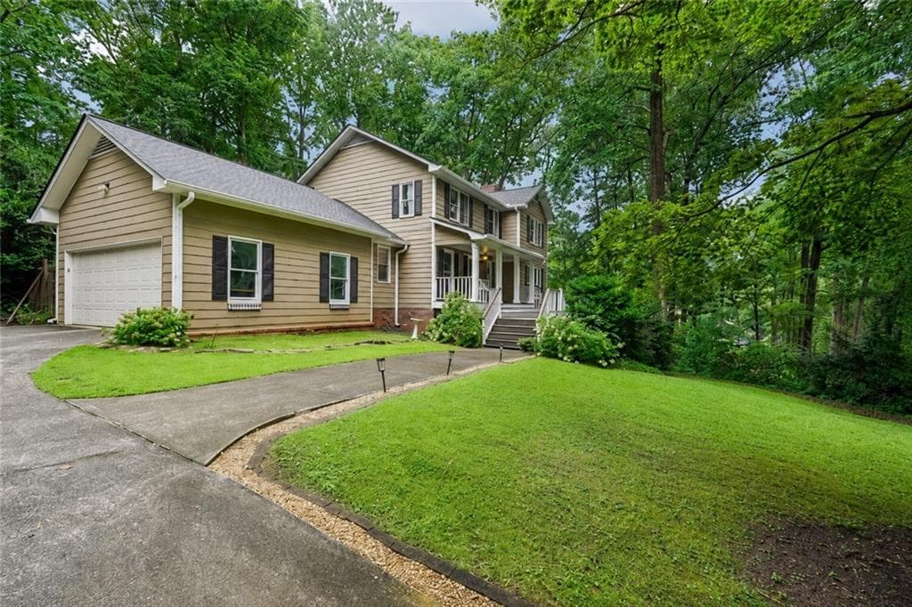 4 bedroom, 4 bathroom, 2,952 sq ft single family residence for sale at 3743 Sawanee Drive, Marietta, GA 30062 — photo 2