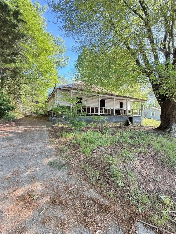 3 bedroom, 1 bathroom, 1,376 sq ft single family residence for sale at 6648 Ridge Avenue, Douglasville, GA 30134