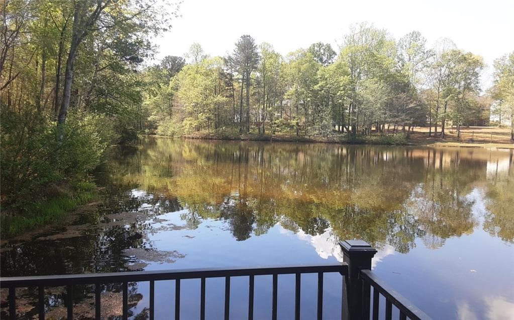 4 bedroom, 3 bathroom, 4,655 sq ft single family residence for rent at 132 Lake Shore Parkway, Newnan, GA 30263 for $2,500 a month — photo 4
