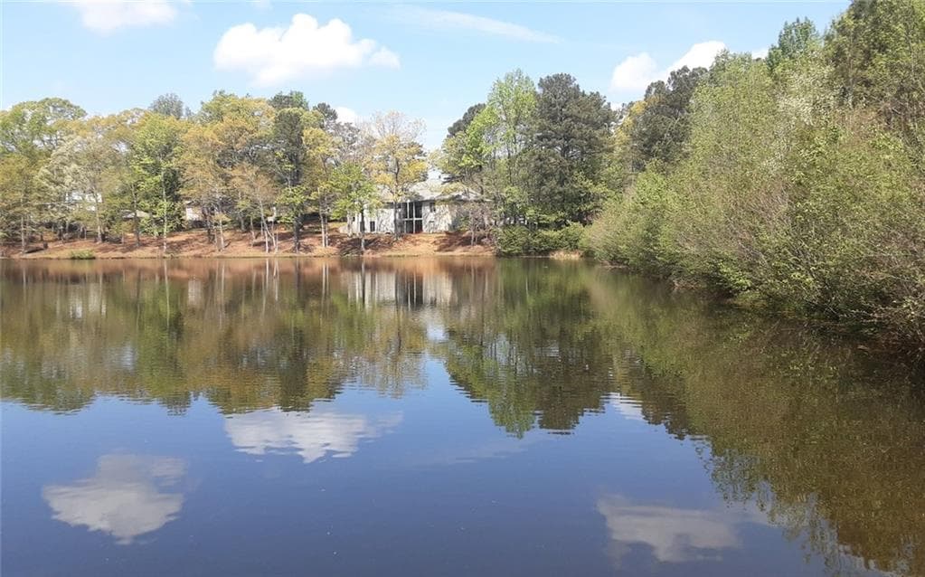 4 bedroom, 3 bathroom, 4,655 sq ft single family residence for rent at 132 Lake Shore Parkway, Newnan, GA 30263 for $2,500 a month — photo 5
