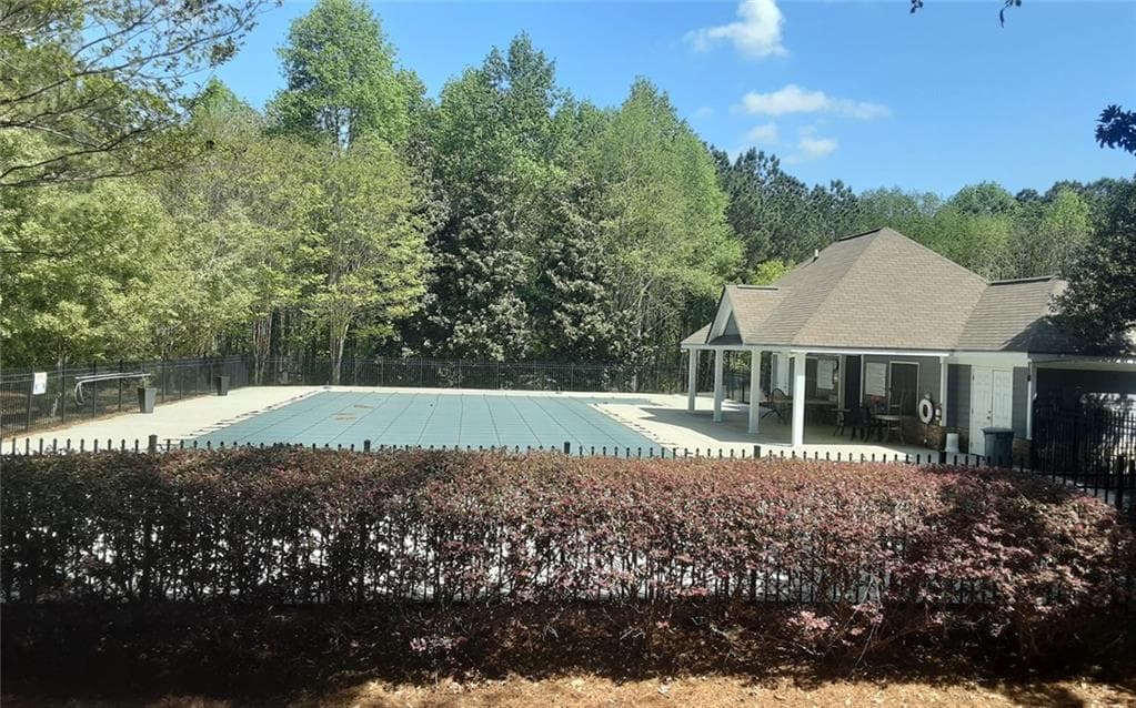 4 bedroom, 3 bathroom, 4,655 sq ft single family residence for rent at 132 Lake Shore Parkway, Newnan, GA 30263 for $2,500 a month — photo 9