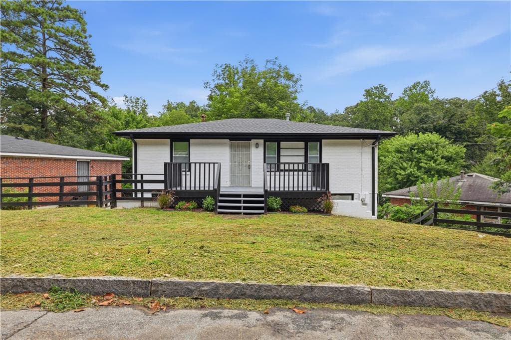 4 bedroom, 3 bathroom, 1,980 sq ft single family residence for sale at 111 Victor Circle, Atlanta, GA 30314 — photo 4