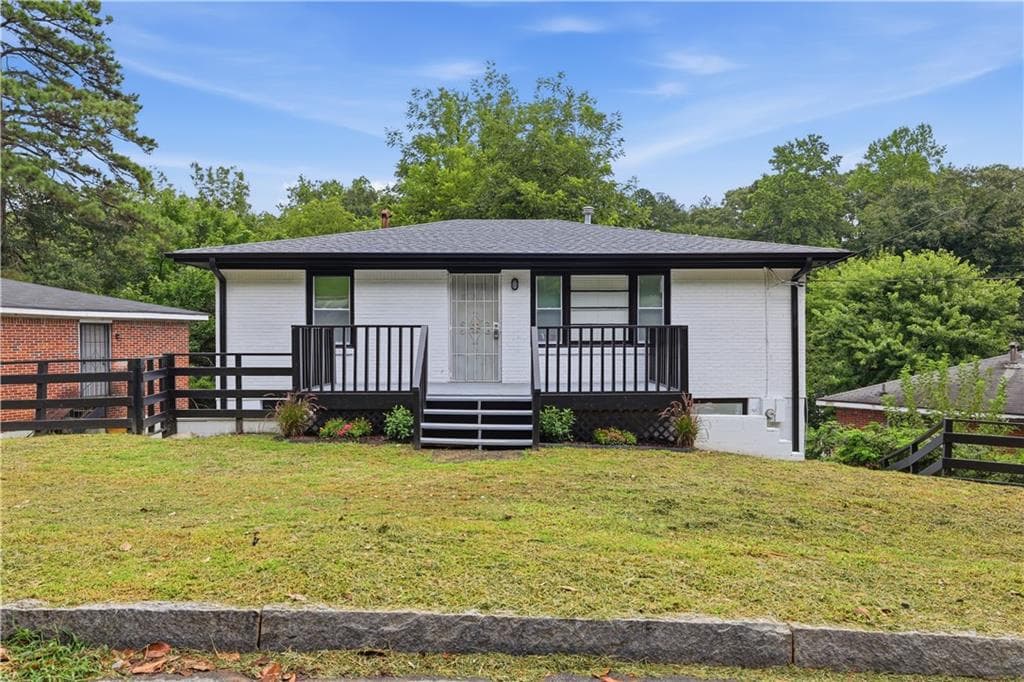 4 bedroom, 3 bathroom, 1,980 sq ft single family residence for sale at 111 Victor Circle, Atlanta, GA 30314 — photo 5