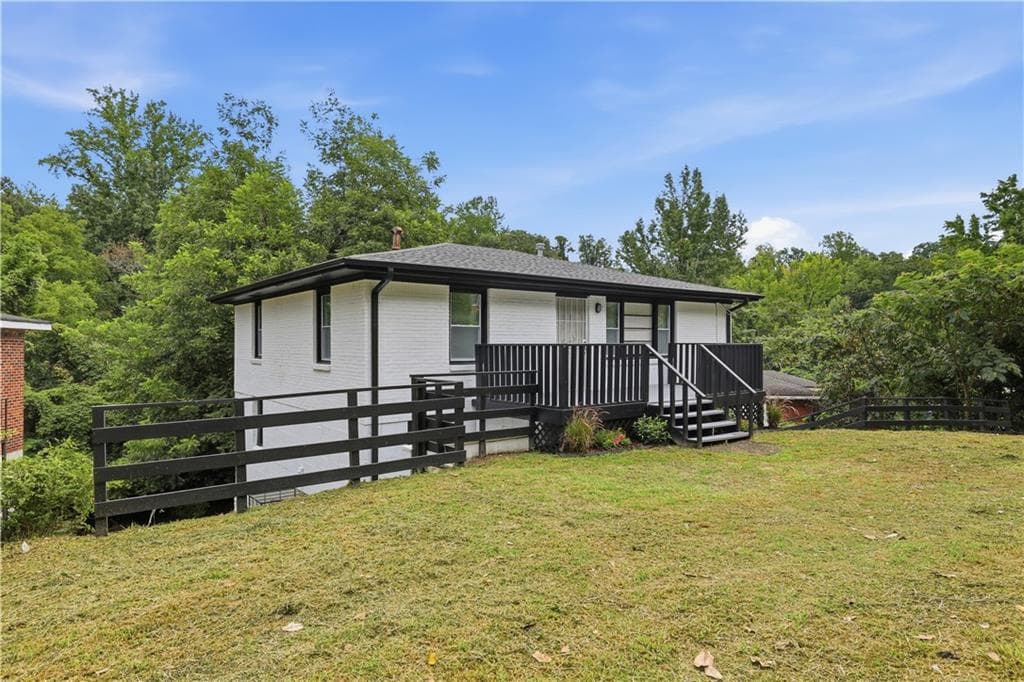 4 bedroom, 3 bathroom, 1,980 sq ft single family residence for sale at 111 Victor Circle, Atlanta, GA 30314 — photo 6