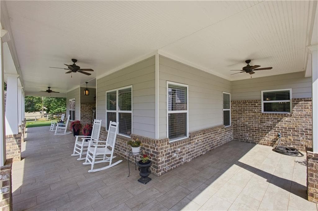5 bedroom, 4 bathroom, 3,291 sq ft single family residence under contract at 579 New Cut Road, Braselton, GA 30517 — photo 9