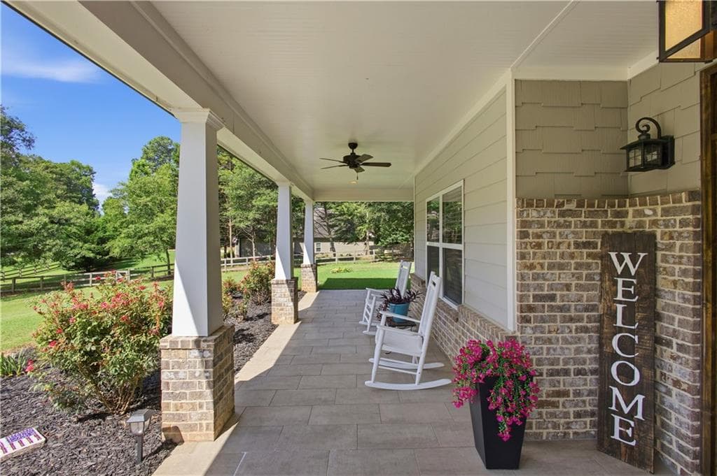 5 bedroom, 4 bathroom, 3,291 sq ft single family residence under contract at 579 New Cut Road, Braselton, GA 30517 — photo 7