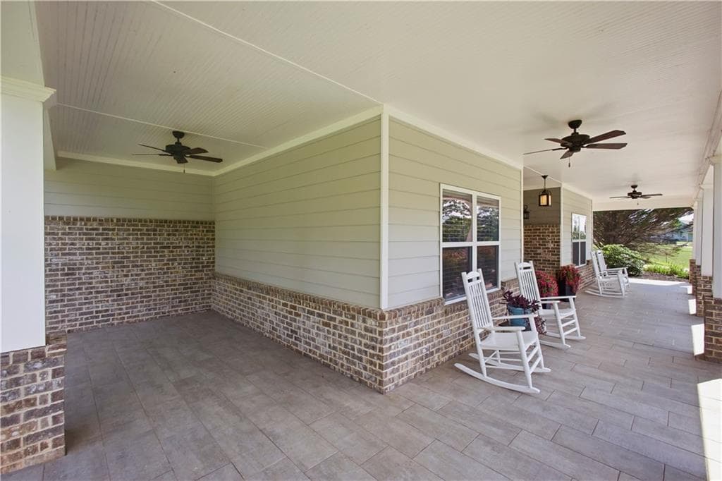 5 bedroom, 4 bathroom, 3,291 sq ft single family residence under contract at 579 New Cut Road, Braselton, GA 30517 — photo 8