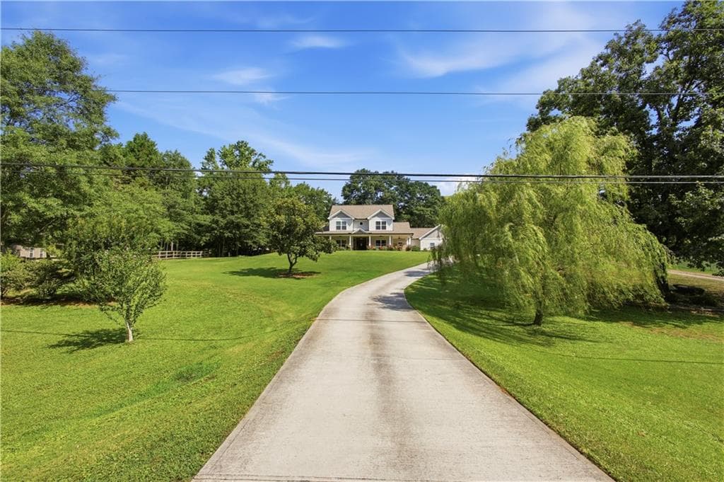 5 bedroom, 4 bathroom, 3,291 sq ft single family residence under contract at 579 New Cut Road, Braselton, GA 30517 — photo 5
