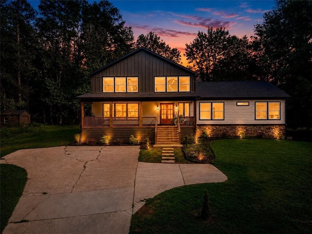 4 bedroom, 4 bathroom, 4,913 sq ft single family residence for sale at 170 Lakeview Lane, Fayetteville, GA 30214 — photo 2