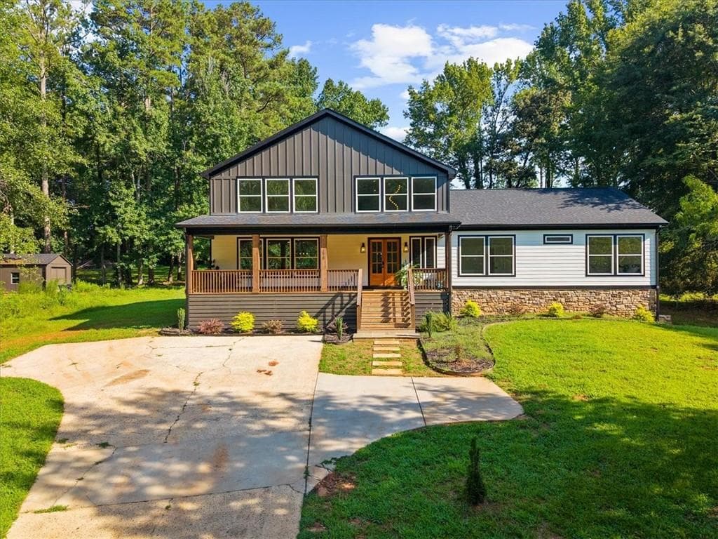 4 bedroom, 4 bathroom, 4,913 sq ft single family residence for sale at 170 Lakeview Lane, Fayetteville, GA 30214 — photo 3