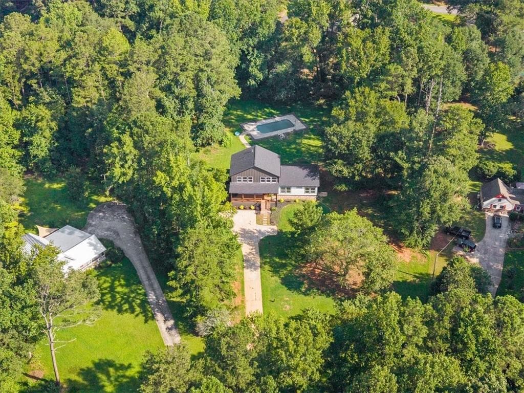 4 bedroom, 4 bathroom, 4,913 sq ft single family residence for sale at 170 Lakeview Lane, Fayetteville, GA 30214