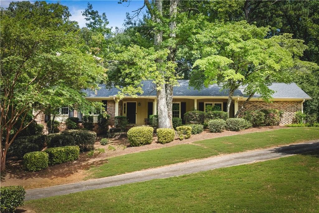 4 bedroom, 3 bathroom, 2,379 sq ft single family residence under contract at 2480 Flair Knoll Drive, Atlanta, GA 30345 — photo 9