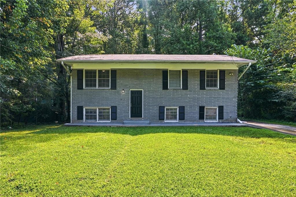 4 bedroom, 2 bathroom, 1,000 sq ft single family residence for sale at 2970 Carriage Lane, College Park, GA 30349