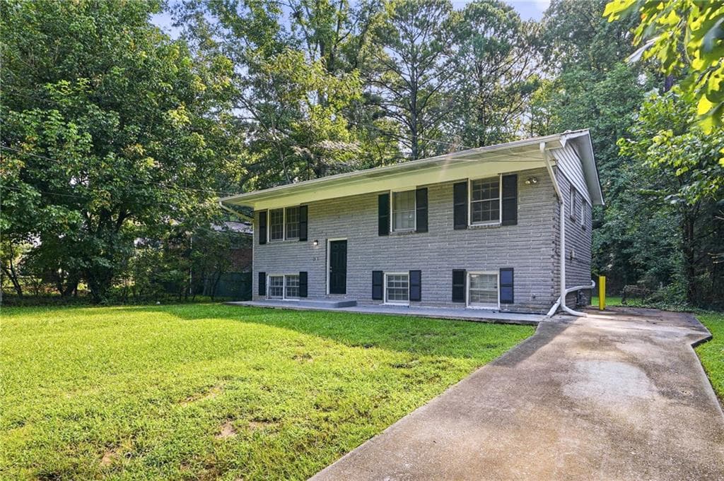 4 bedroom, 2 bathroom, 1,000 sq ft single family residence for sale at 2970 Carriage Lane, College Park, GA 30349 — photo 2