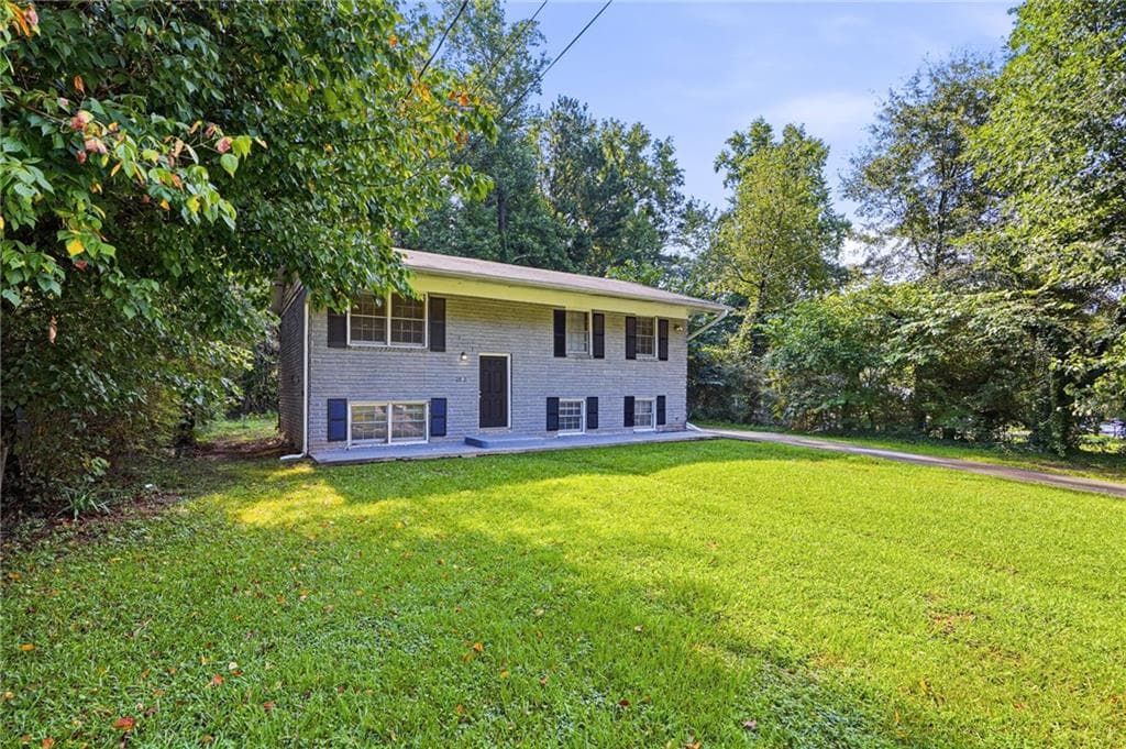 4 bedroom, 2 bathroom, 1,000 sq ft single family residence for sale at 2970 Carriage Lane, College Park, GA 30349 — photo 3