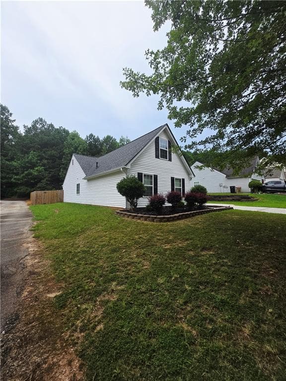 3 bedroom, 2 bathroom, 1,813 sq ft single family residence for sale at 2145 Mina Lane Drive, Buford, GA 30518 — photo 4