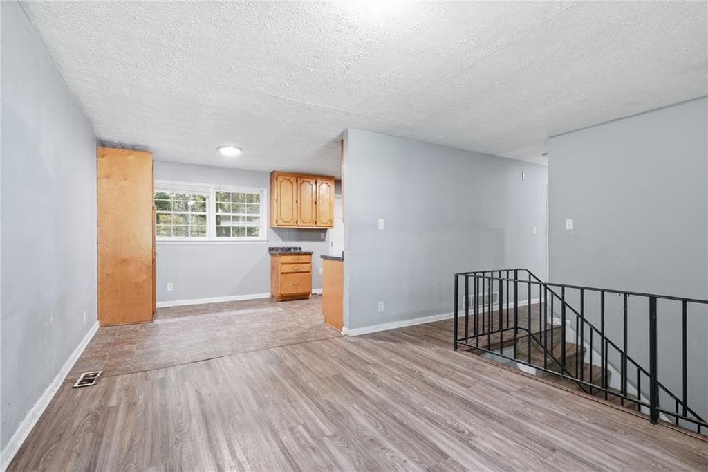 4 bedroom, 2 bathroom, 1,000 sq ft single family residence for sale at 2970 Carriage Lane, College Park, GA 30349 — photo 8