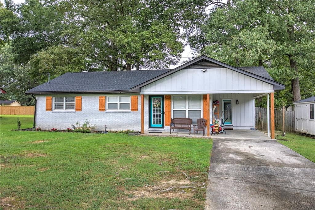 3 bedroom, 2 bathroom, 1,608 sq ft single family residence under contract at 17 Crosscreek Drive, Rome, GA 30165