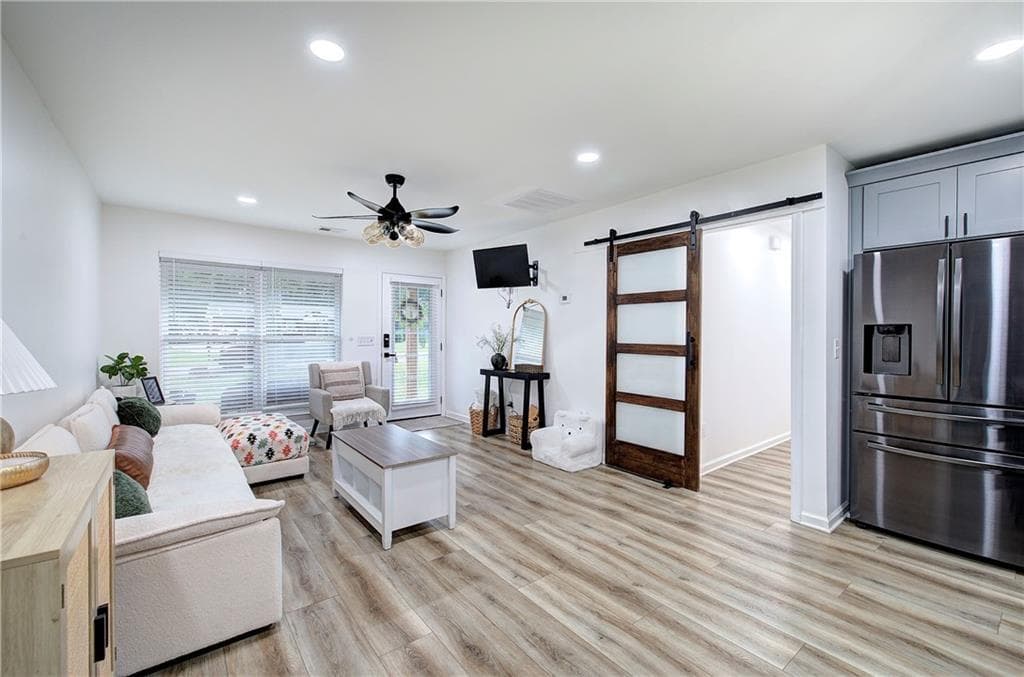 3 bedroom, 2 bathroom, 1,608 sq ft single family residence under contract at 17 Crosscreek Drive, Rome, GA 30165 — photo 3