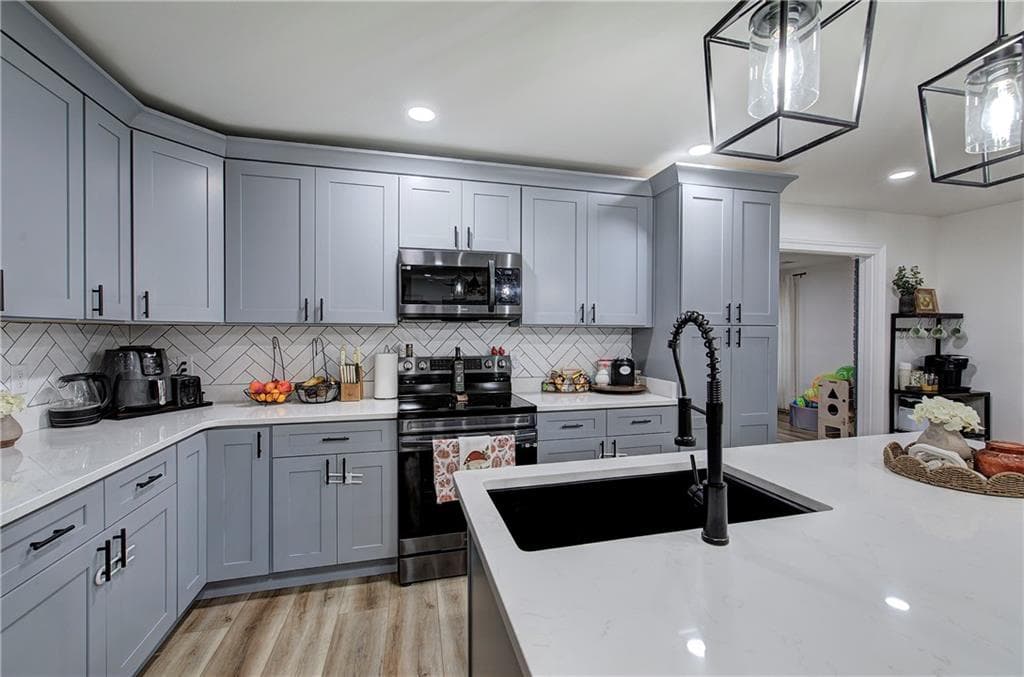 3 bedroom, 2 bathroom, 1,608 sq ft single family residence under contract at 17 Crosscreek Drive, Rome, GA 30165 — photo 5