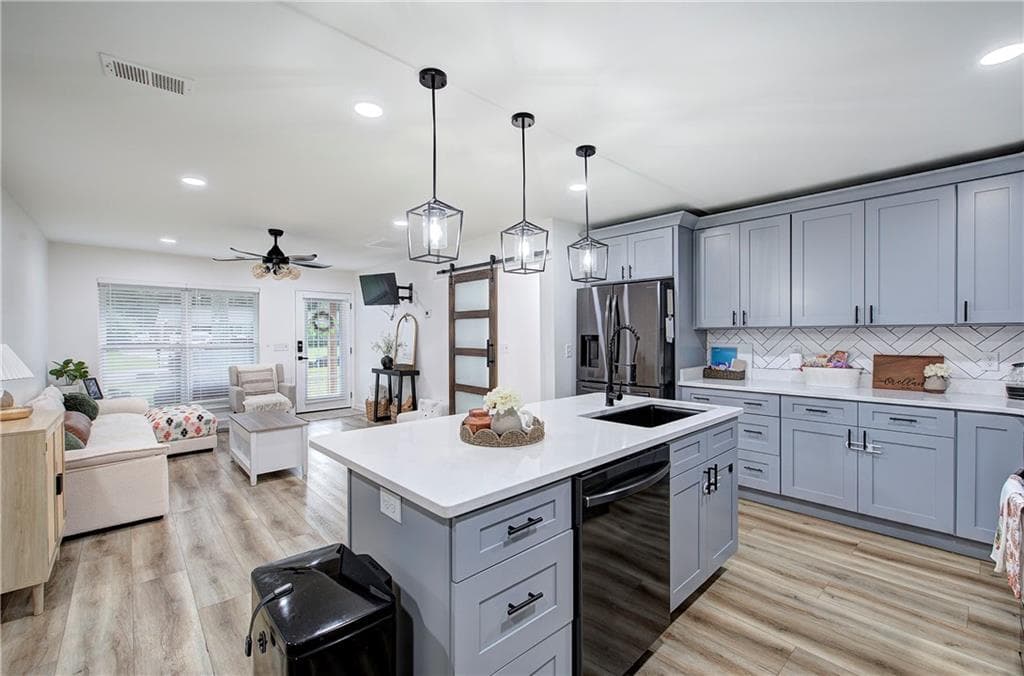 3 bedroom, 2 bathroom, 1,608 sq ft single family residence under contract at 17 Crosscreek Drive, Rome, GA 30165 — photo 8