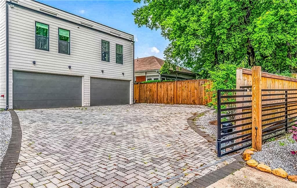 3 bedroom, 4 bathroom, 1,831 sq ft townhouse for sale at 337 Pine Street B, Atlanta, GA 30308 — photo 3
