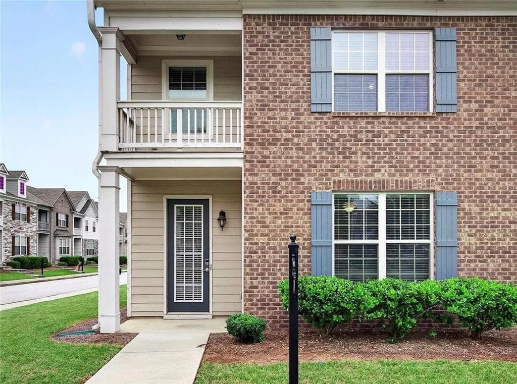 3 bedroom, 3 bathroom, 1,776 sq ft townhouse for sale at 200 Westwood Trail, Fairburn, GA 30213 — photo 1 of 1