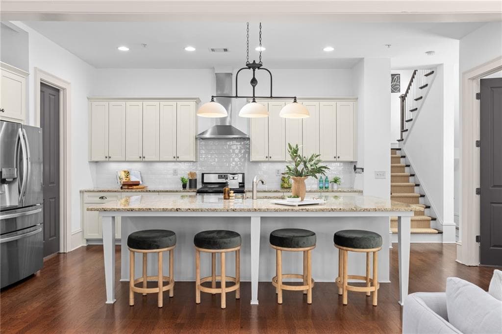 3 bedroom, 4 bathroom, 2,858 sq ft townhouse under contract at 6015 Webster Circle, Norcross, GA 30071 — photo 3
