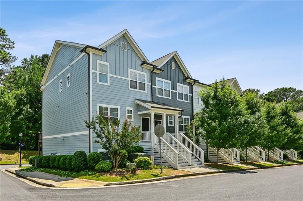 3 bedroom, 4 bathroom, 1,926 sq ft townhouse for sale at 1339 Callahan Cove, Atlanta, GA 30316 — photo 2