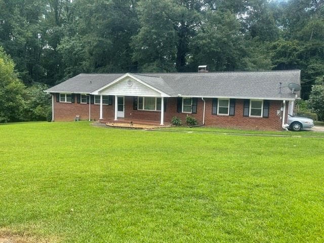 5 bedroom, 3 bathroom, 1,913 sq ft single family residence for sale at 319 Plantation Circle, Fayetteville, GA 30214