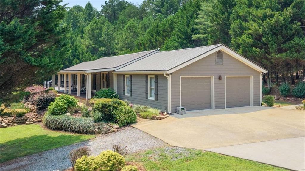 3 bedroom, 3 bathroom, 3,549 sq ft single family residence for sale at 2064 Knight Road, Ellijay, GA 30540 — photo 2
