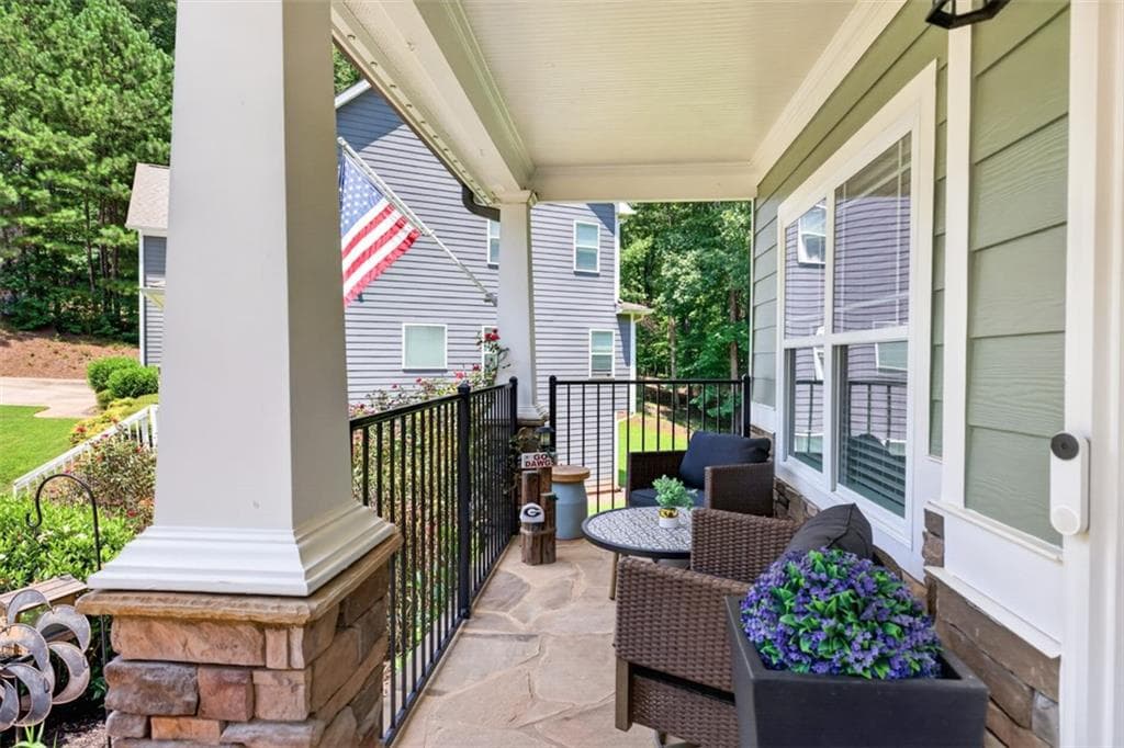 5 bedroom, 5 bathroom, 3,826 sq ft single family residence for sale at 5370 Shadow Walk Way, Gainesville, GA 30507 — photo 5