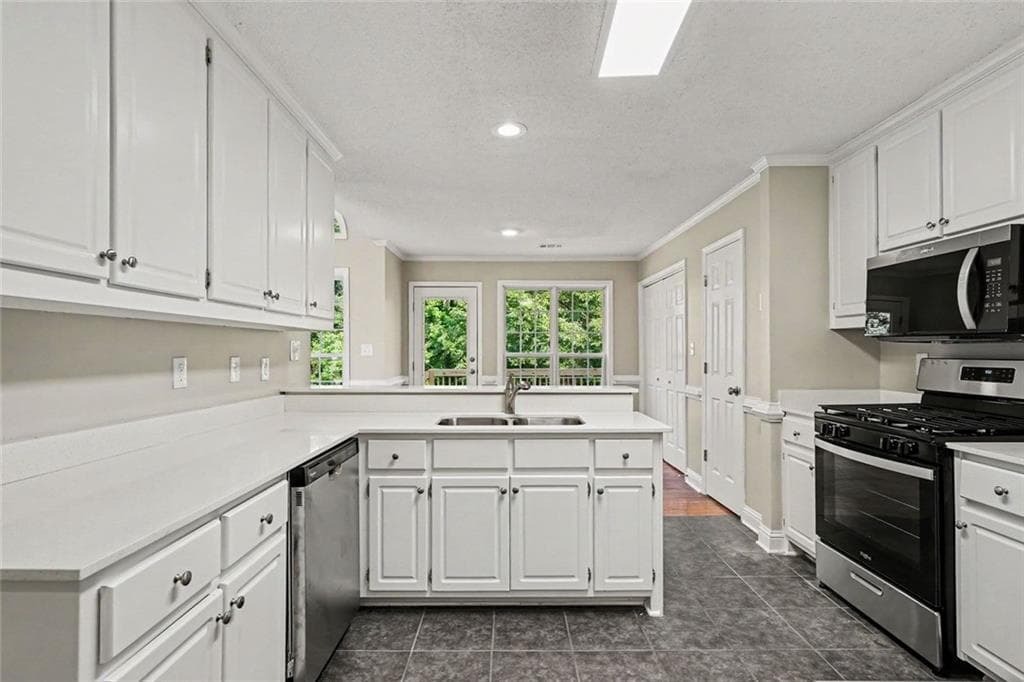 4 bedroom, 3 bathroom, 2,558 sq ft single family residence for sale at 630 Brookgreen Place, Mcdonough, GA 30252 — photo 10
