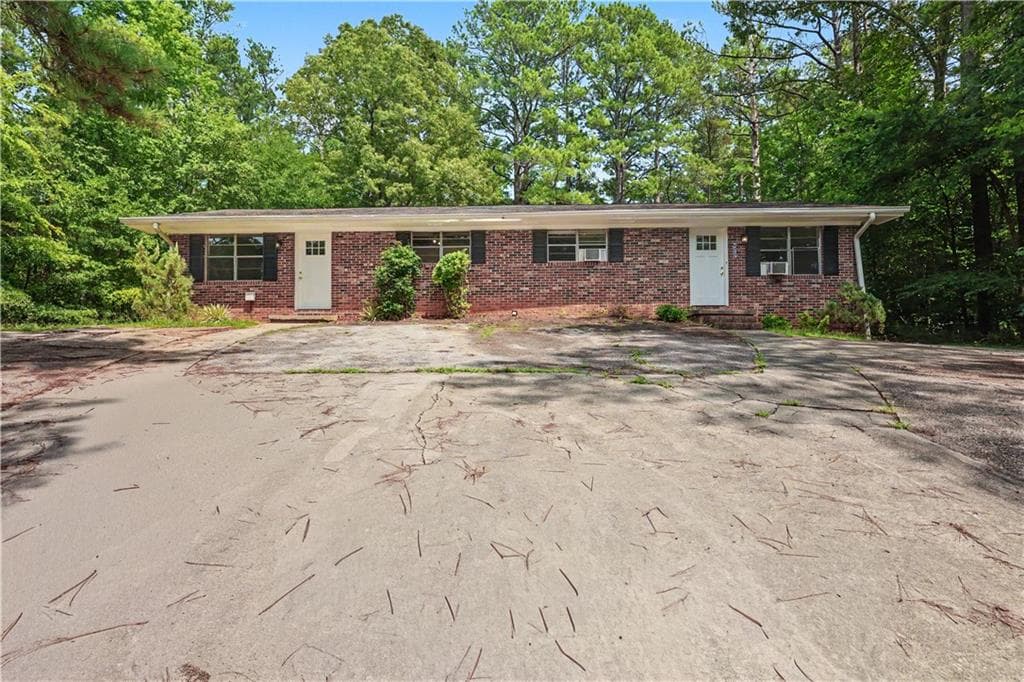 duplex under contract at 9223 Westview Drive, Covington, GA 30014