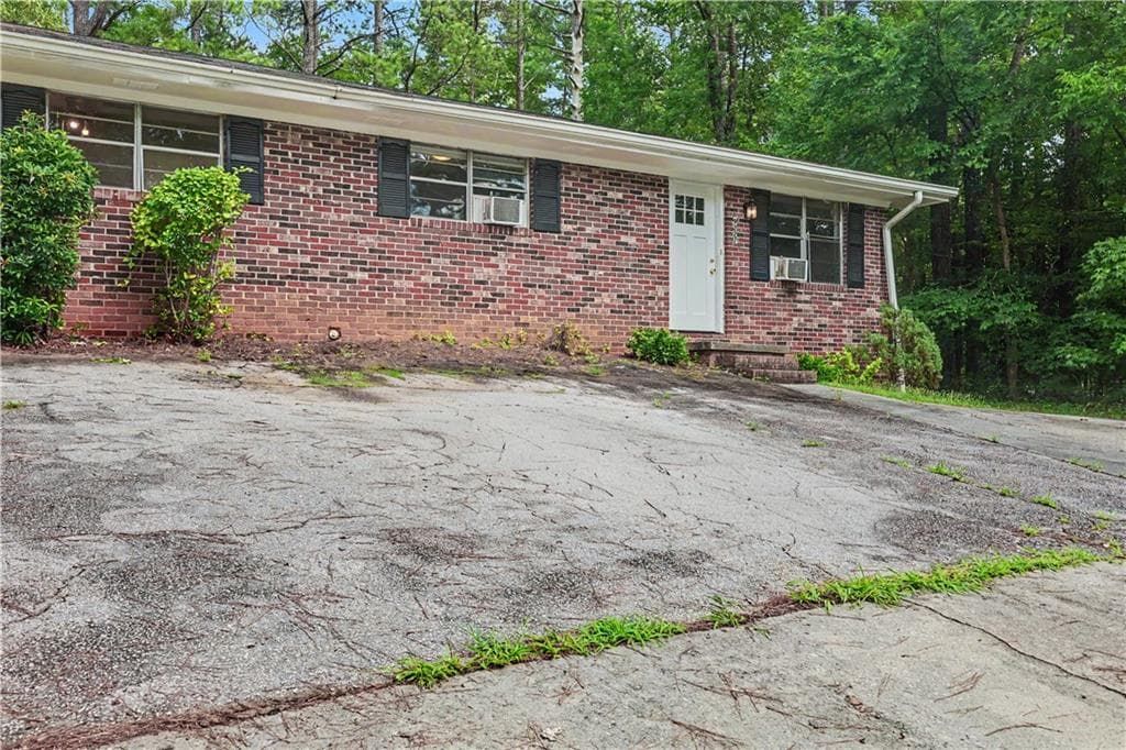 duplex under contract at 9223 Westview Drive, Covington, GA 30014 — photo 3
