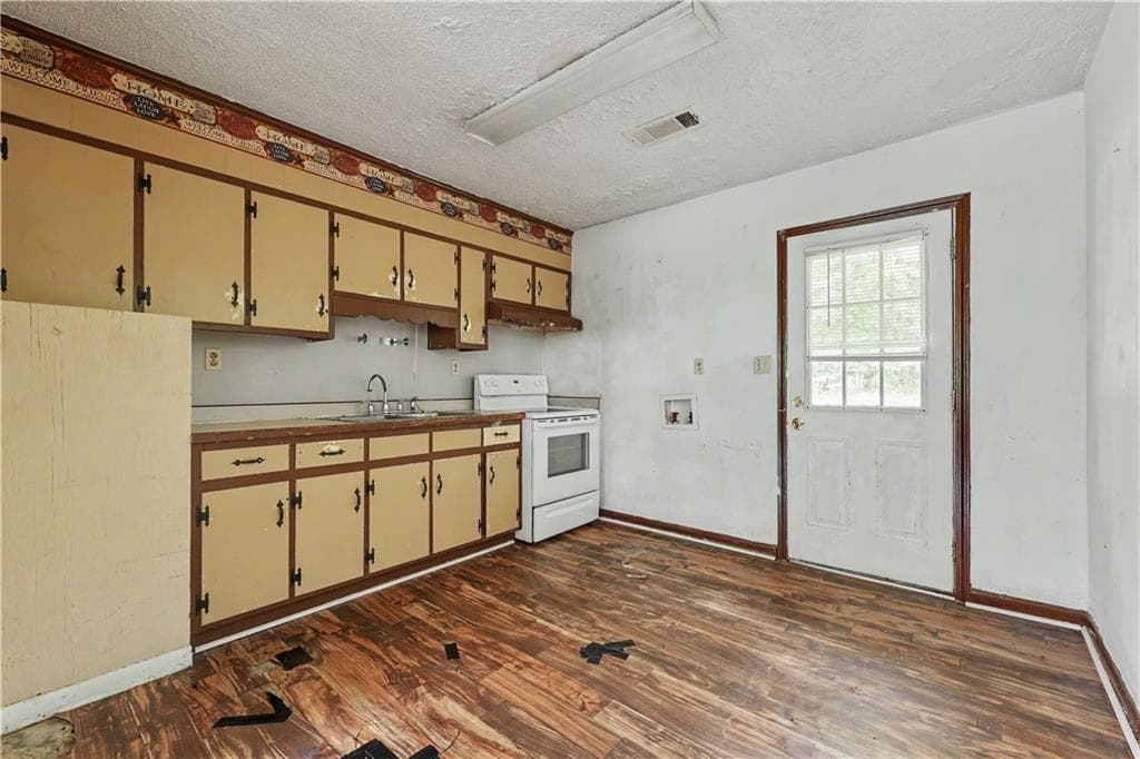 duplex under contract at 9223 Westview Drive, Covington, GA 30014 — photo 7